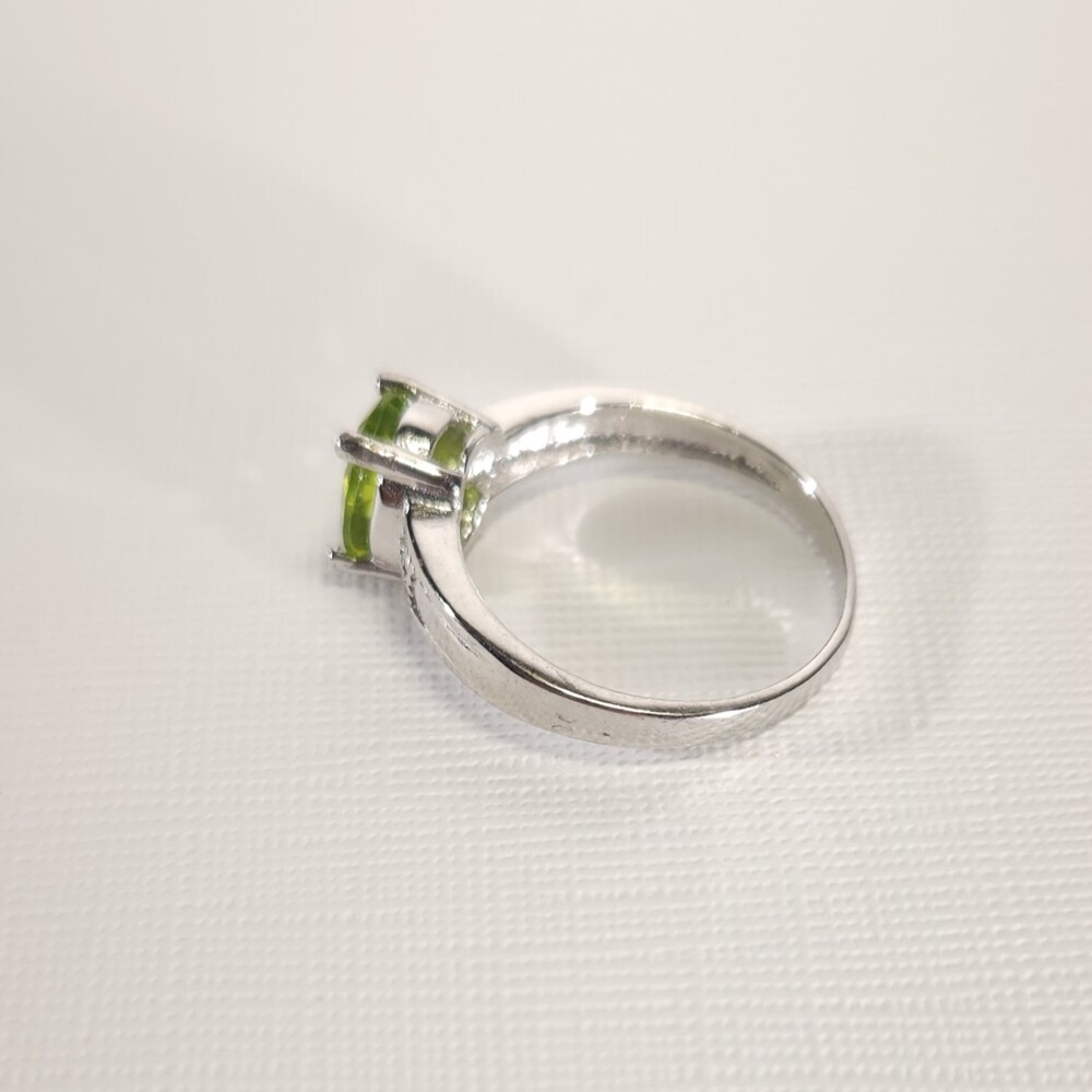 Peridot 1.8 Carats Ring Size 7-1/4 - image 6